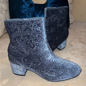 Yoki Grey Mercy 09 Boot size 8